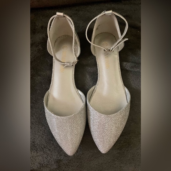 DREAM PAIRS SILVER FLATS WITH ANKLE STRAP - Picture 5 of 14